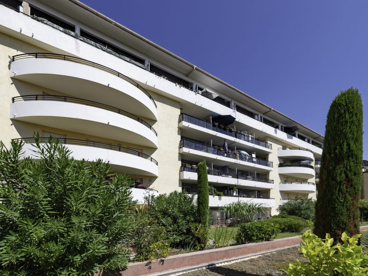 00376258_nice_02092022_1