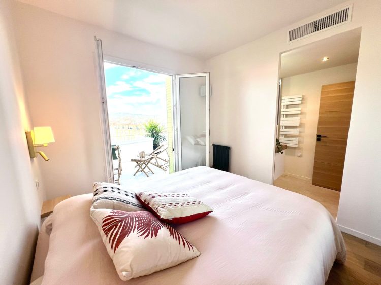 8d535b6b-5c04-4619-97d8-c76db26d673b